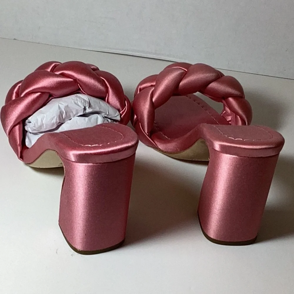 Loeffler Randall

Freya - Picture 8 of 10